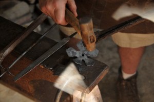 (圖片來源:http://upload.wikimedia.org/wikipedia/commons/c/c5/Brown_County_Indiana_-_Handcraft_(2957376914).jpg)