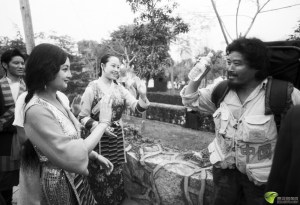 余純順（左），上海人，一九八八年七月一日開始「壯行全中國」徒步旅行計劃。由一九八八年至一九九六年這八年間走遍二十三個省、市、自治區，三十三個小數民族主要居住點，總行程達八點四萬華里。一九九六年