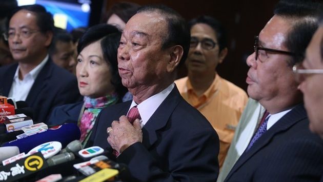 （圖片來源：http://topick.hket.com/article/617193/%E3%80%90%E7%88%86%E7%AC%91%E5%9C%96%E8%BC%AF%E3%80%91%E3%80%8C%E7%AD%89%E5%9F%8B%E7%99%BC%E5%8F%94%E3%80%8D%E6%88%90%E7%B6%B2%E6%B0%91%E8%90%AC%E8%83%BDkey）